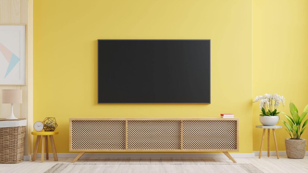 استفاده از کاغذ دیواری زرد در تی وی وال Using yellow wallpaper on the TV wall